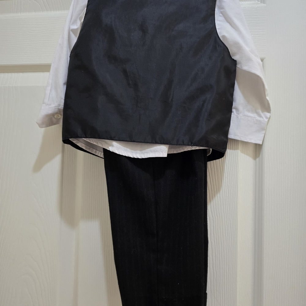 Nautica 4 Piece Set Size 3T/3 - Picture 2 of 6
